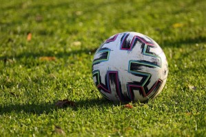 西甲国家德比:皇马2-0完胜巴萨 贝林厄姆连续5场破门创纪录 西甲国家德比:皇马2-0完胜巴萨 贝林厄姆连续5场破门创纪录