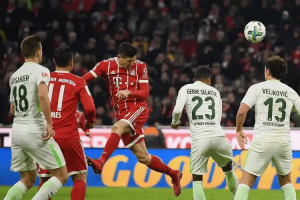 周日023德甲｜残阵防线对决！弗赖堡VS科隆：冲欧执念VS保级绝境