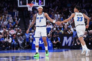 班凯罗23+8+8锡安22分 魔术逆转鹈鹕