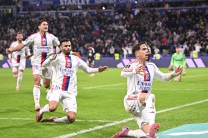 20岁葡萄牙新星世界波助里昂逆转斯特拉斯堡,终结2连败并升至法甲第4 20岁葡萄牙新星世界波助里昂逆转斯特拉斯堡,终结2连败并升至法甲第4