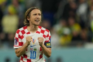 后院起火！莫德里奇意甲踢球，自家球队却在英冠为保级2-1绝杀