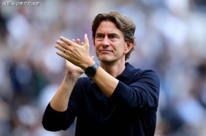 不像是职业教练？热刺排名第14战绩一泻千里，弗兰克被球迷狂喷