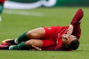 C罗遭遇沙特杯翻车,多项赛事冠军梦碎 C罗遭遇沙特杯翻车,多项赛事冠军梦碎