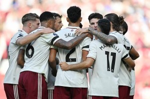 联赛杯狂欢夜！曼城阿森纳切尔西携手晋级，利物浦热刺爆冷被淘汰