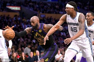 詹姆斯31+9+6东契奇34+6+8 莫兰特16分湖人力克灰熊