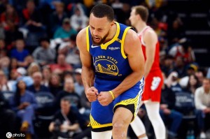 追梦格林:库里将以38岁高龄拿到生涯第3座MVP 追梦格林:库里将以38岁高龄拿到生涯第3座MVP