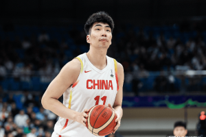 西乙主帅谈余嘉豪!直指防守+对抗+篮板隐患,需进步才能进西甲! 西乙主帅谈余嘉豪!直指防守+对抗+篮板隐患,需进步才能进西甲!