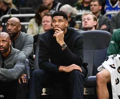 曝湖人明夏可能会关注字母哥 用3首轮+里夫斯谈判