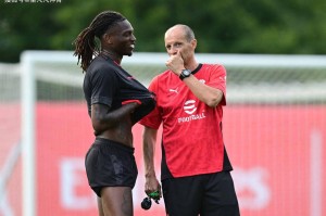 一日意甲动向：阿莱格里再次把莱奥顶到锋线，博尼继续搭档劳塔罗