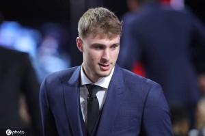 妈妈管的很严!NBA状元弗拉格买车预算18万美元 妈妈管的很严!NBA状元弗拉格买车预算18万美元