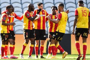 随着马赛1-0，朗斯1-0，榜首易主，法甲最新积分榜如下