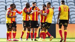 随着马赛1-0，朗斯1-0，榜首易主，法甲最新积分榜如下