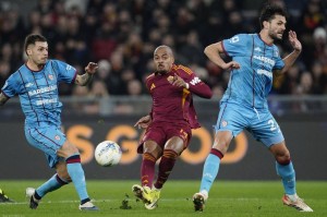 随着卡利亚里0-2，意甲争四白热化，尤文图斯被追平了