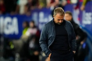 巴萨内讧疑云：主帅指责球员态度低迷，球员质疑高位战术失灵