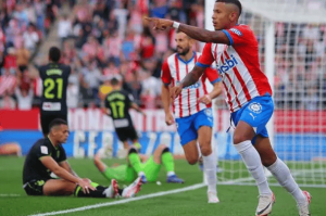 皇马巴萨先后一枝独秀摘得西甲冠军，本赛季西甲大有